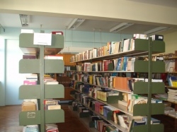 Unutrašnjost školske knjižnice